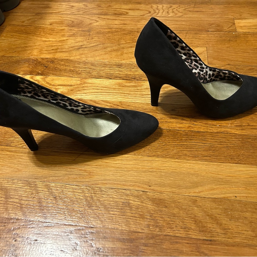 Fergalicious Women's Black Pumps - Picture 3 of 5